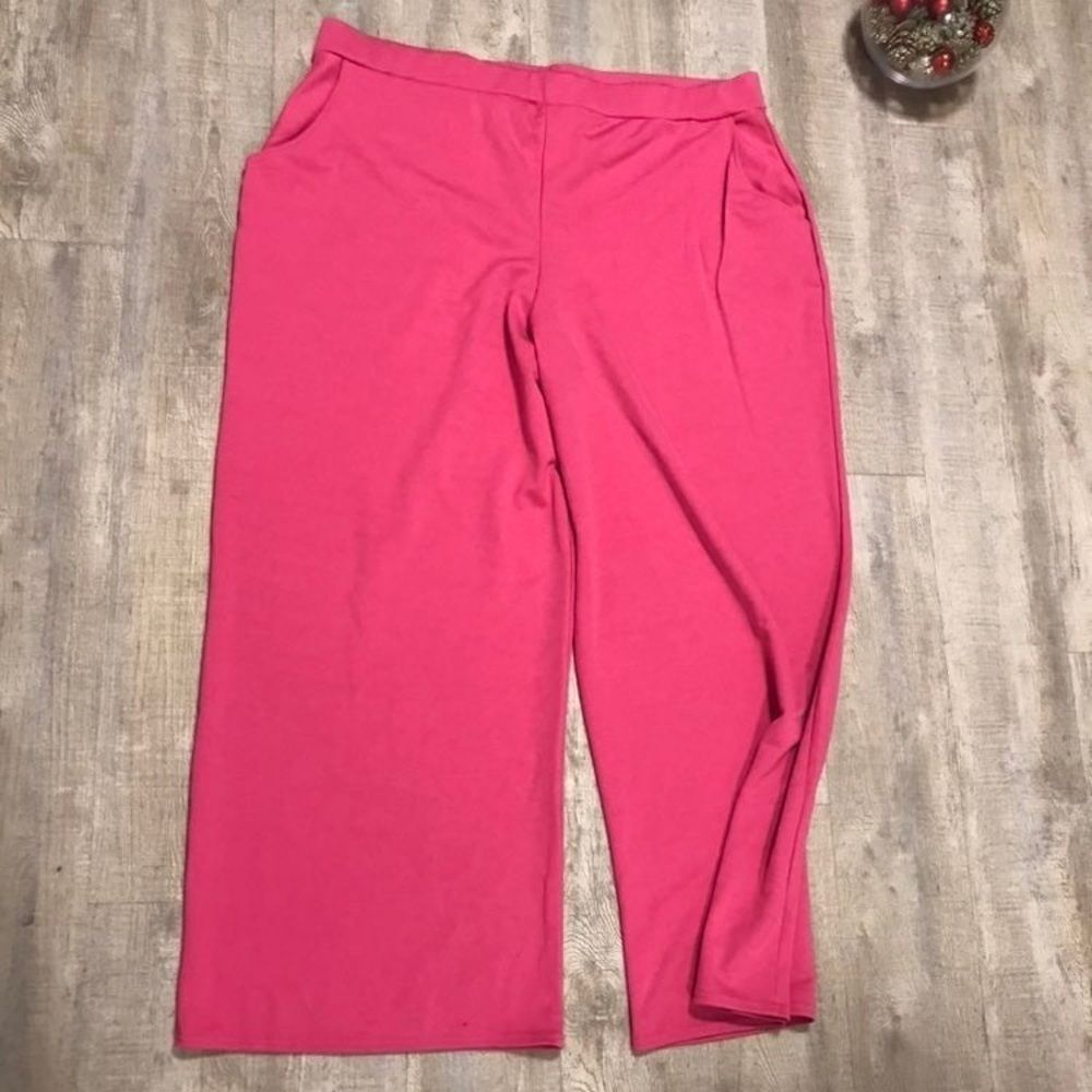PrettyLittleThing Dress Pants •